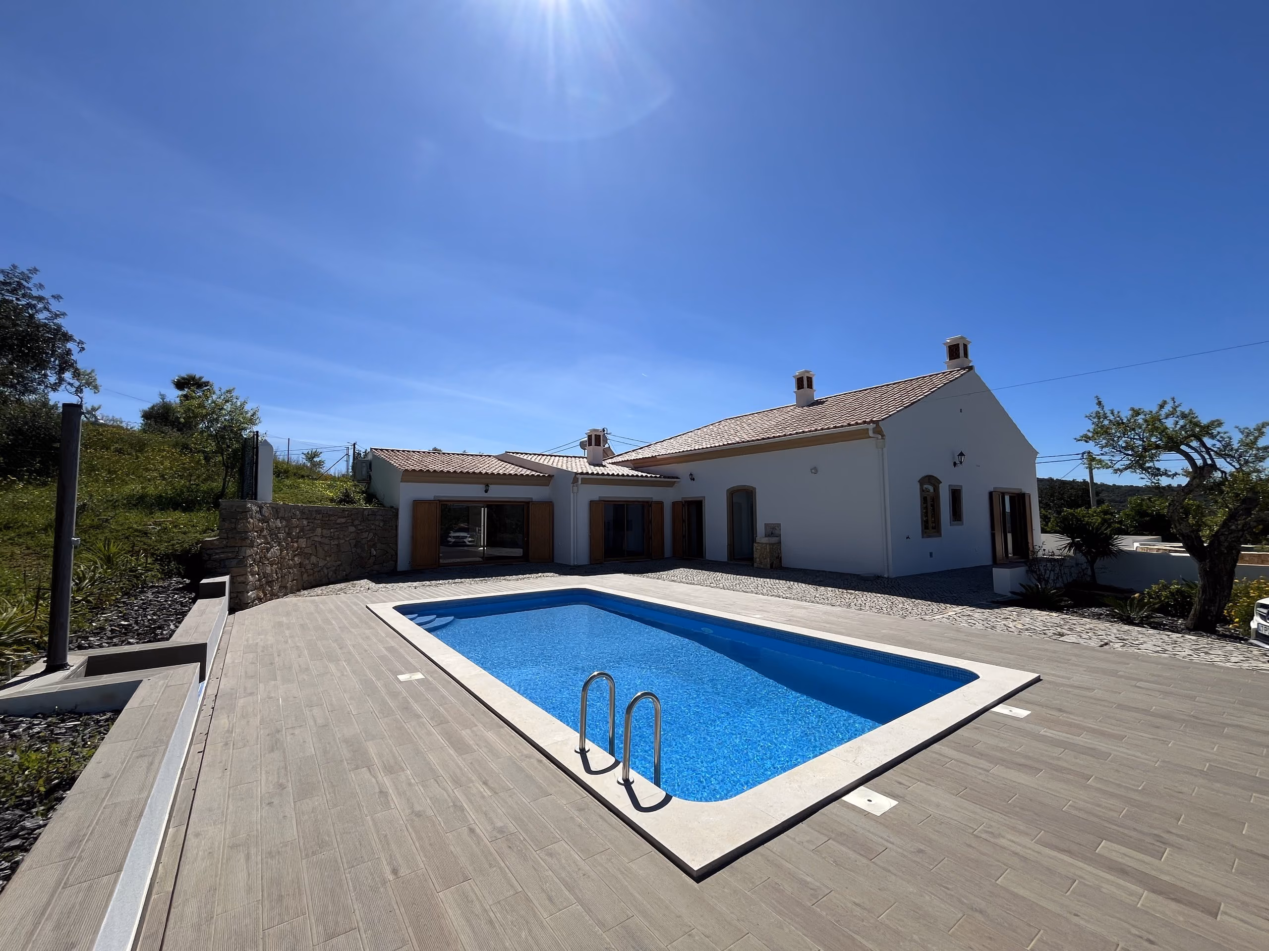 Moradia V4 com piscina — fotografia 1