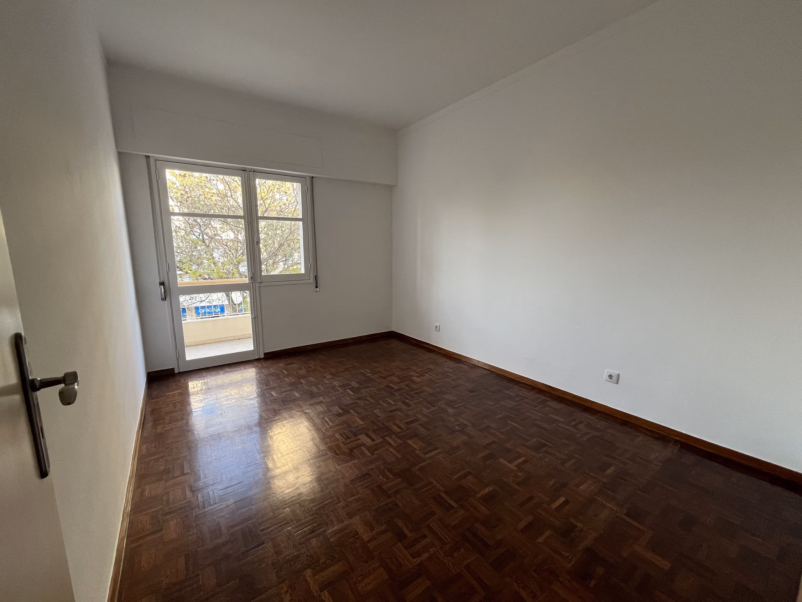 Apartamento T3 na avenida, centro de Loulé — fotografia 6